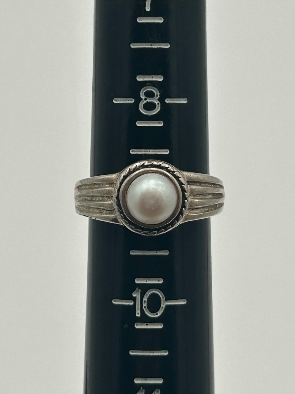 Vintage Sterling Silver Faux Pearl Ring - Picture 9 of 12